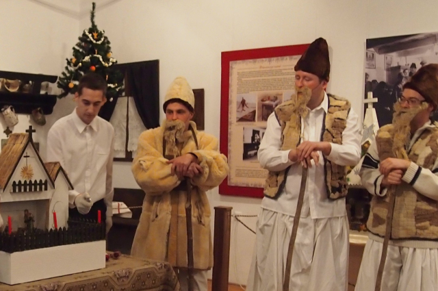 Betlehemtől a regölésig: dramatikus népszokások adventtől vízkeresztig