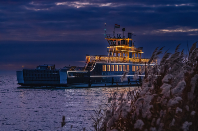 Téli csoda a Balatonon: estére érdemes időzíteni az átkelést