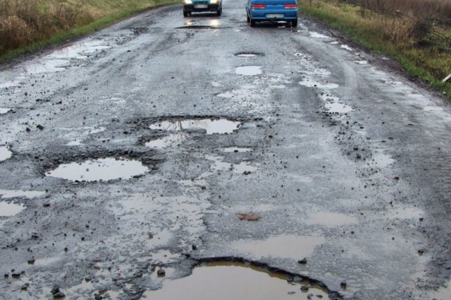 Kátyúszezon: nemcsak a gumi bánhatja – mit tegyünk, ha baj történik?