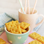 A legfinomabb sajtos kréker 4 hozzávalóból