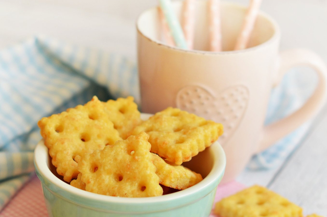 A legfinomabb sajtos kréker 4 hozzávalóból