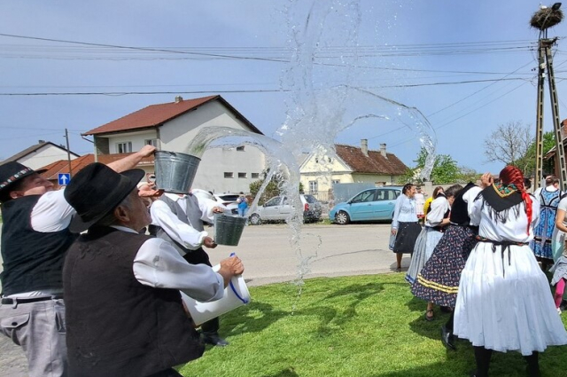 „El ne hervadj!” – ma is élő a húsvéthétfői locsolkodás hagyománya Dél-Zalában