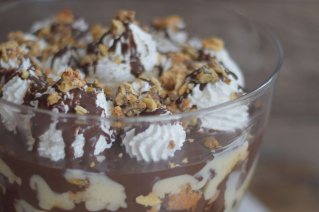 Somlói galuska bögrésen – a klasszikus újragondolva, mégis hagyományhűen